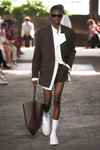 Look 25